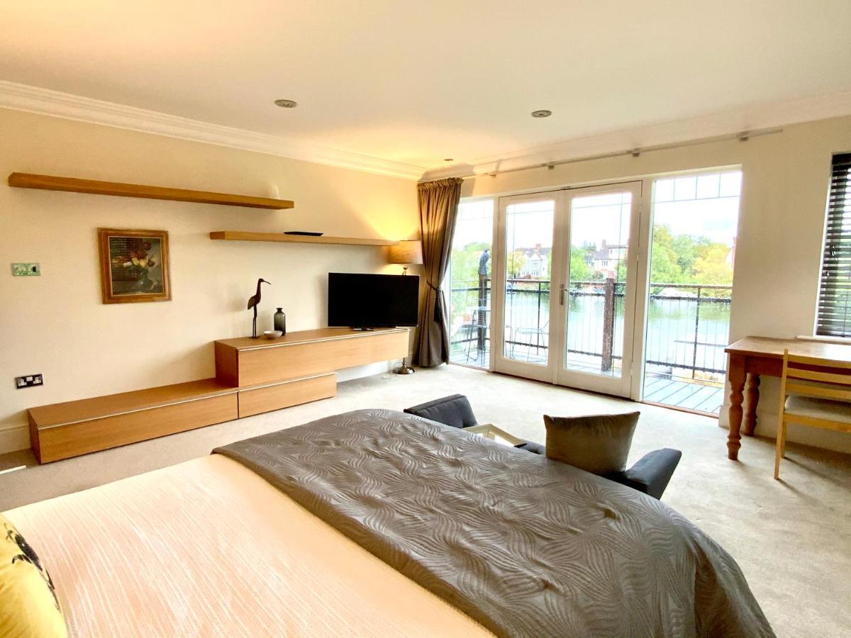 Private Room - The River Room At Burway House On The River Thames Chertsey Exterior photo